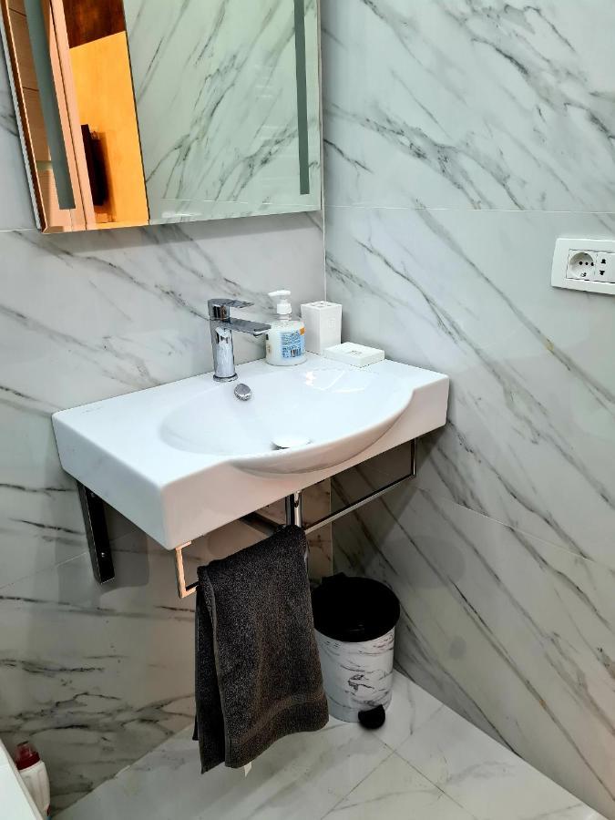 Deluxe Apartment In City Center Ереван Екстериор снимка